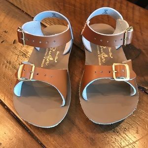 Saltwater sandals by Hoy EUC. SZ 9. Tan.